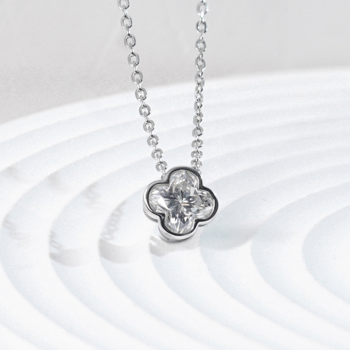 1ct Clover Cluster Pendant Necklace Lab-Created Moissanite Necklace S925 Chain