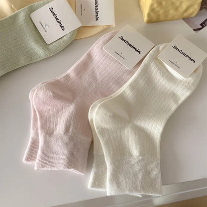 Cozy Cloud Socks: Softness You Can Wear         （$9.9 for three pairs）