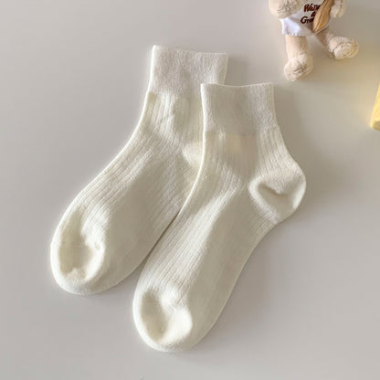 Cozy Cloud Socks: Softness You Can Wear         （$9.9 for three pairs）